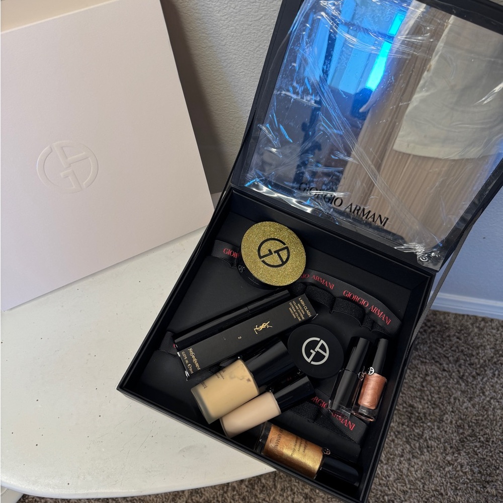 Giorgio Armani makeup gift set - Picture 2 of 11